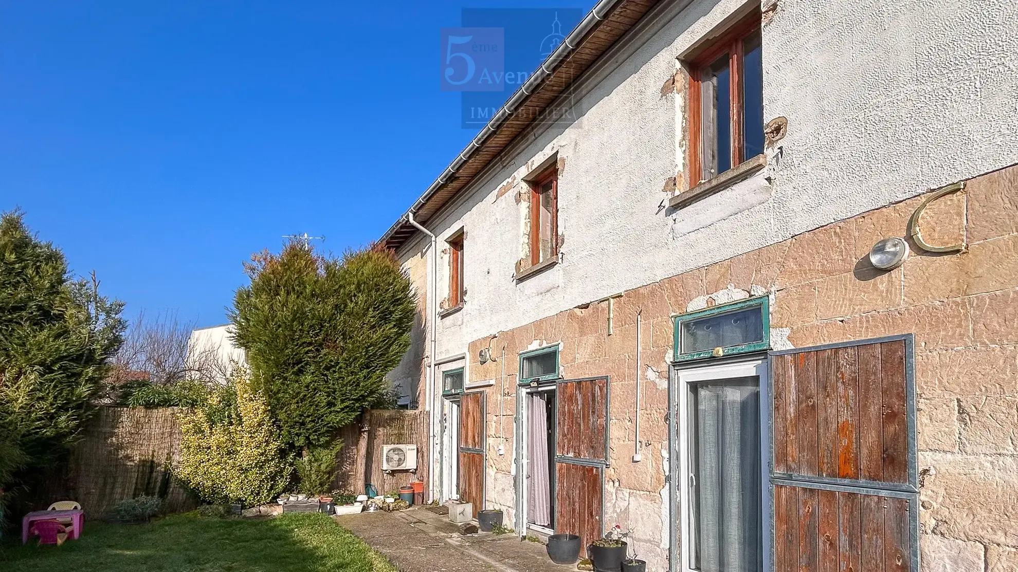 Maison atypique avec jardin à vendre à Lamorlaye 