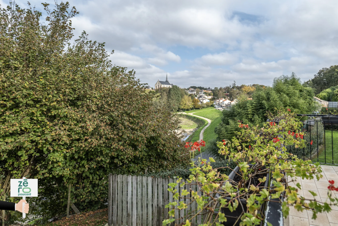 Maison Familiale avec Jardin au Poiré sur Vie 