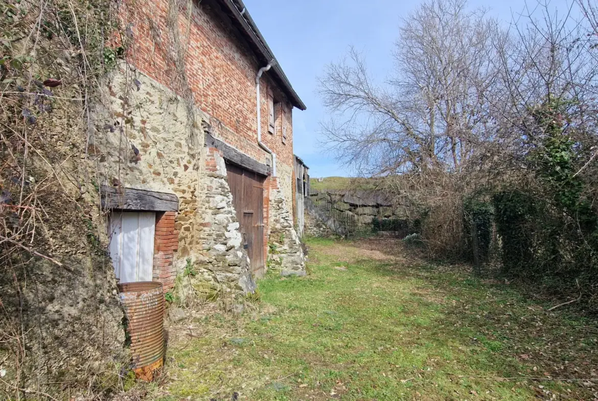 À vendre : Maison pierres avec grange à Lubersac 