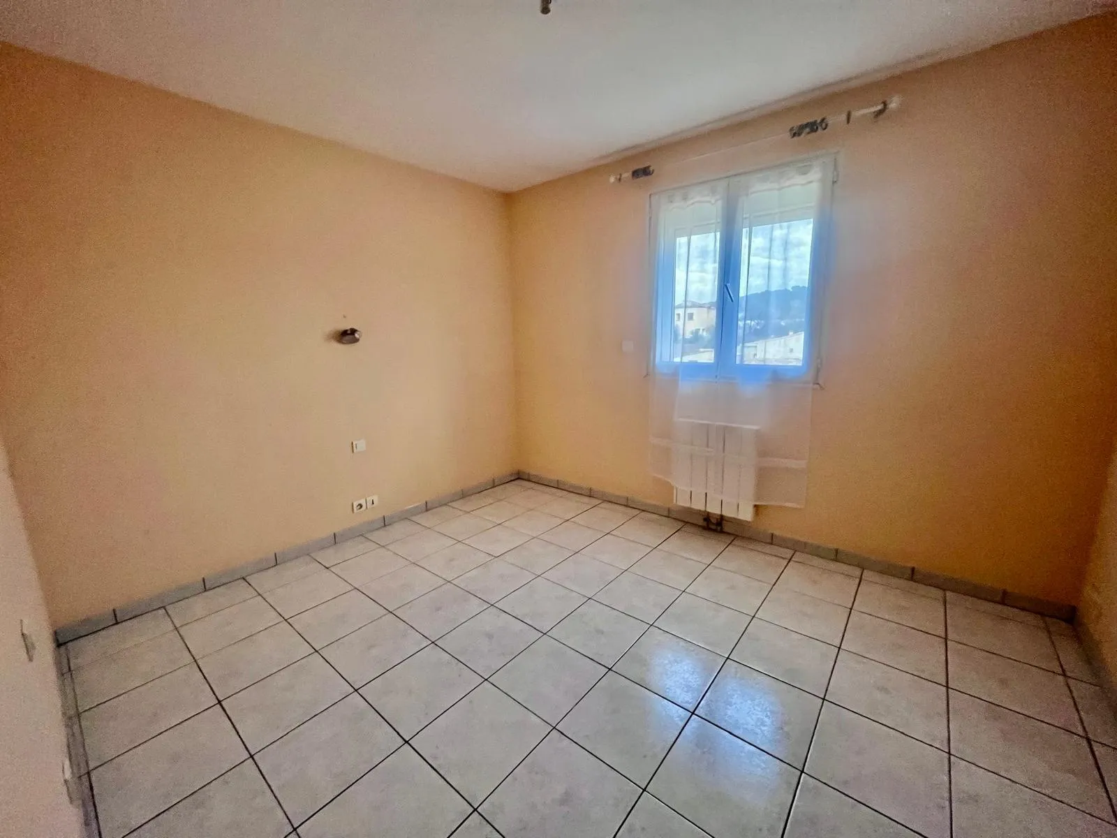 À Vendre: Appartement T3/4 avec Jardin Privatif à Marignane 