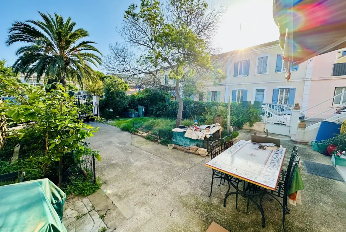 Bas de villa exceptionnel à vendre à Saint Mandrier sur Mer 