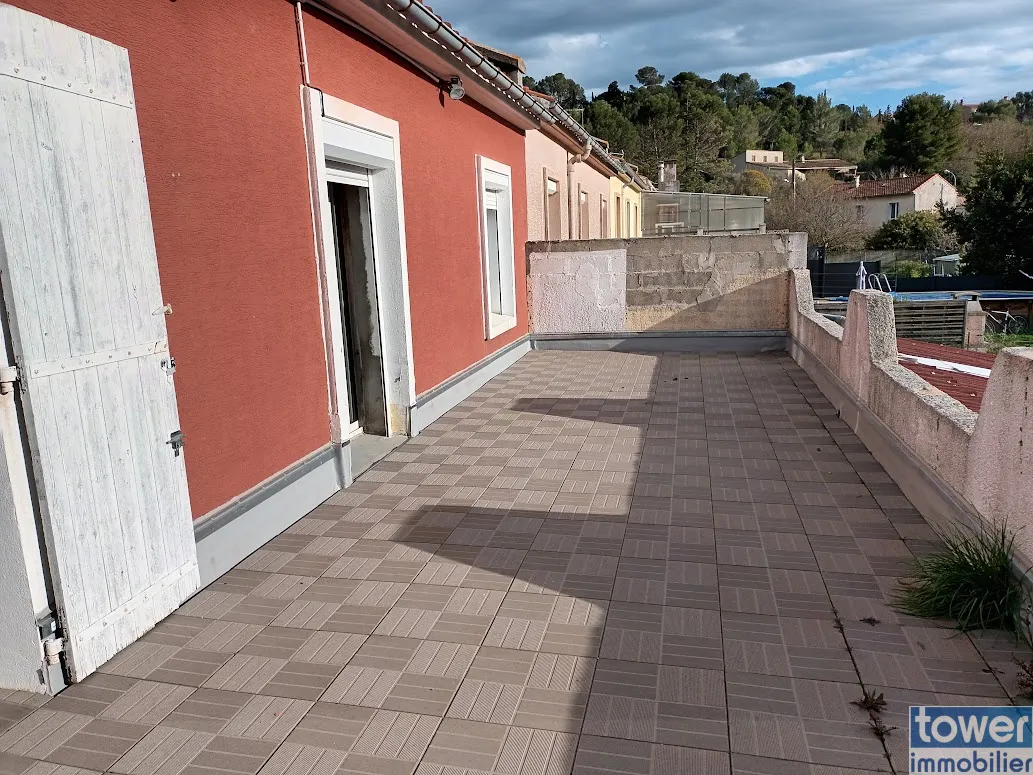 Maison de village avec cour et terrasse à Carcassonne 