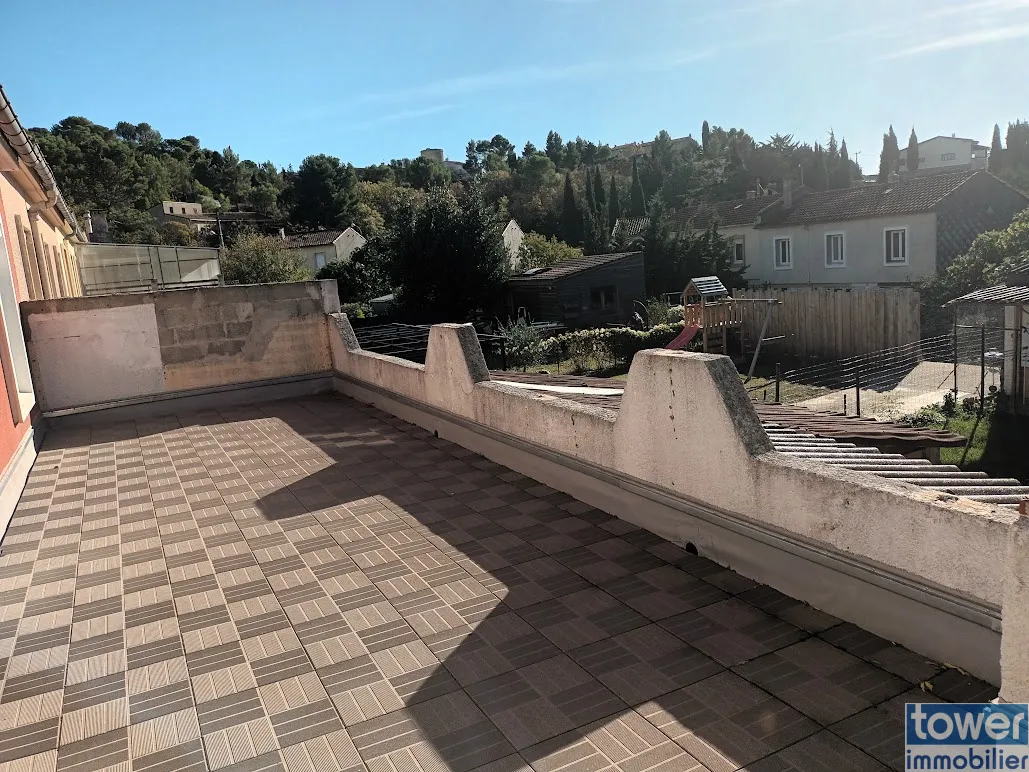 Maison de village avec cour et terrasse à Carcassonne 