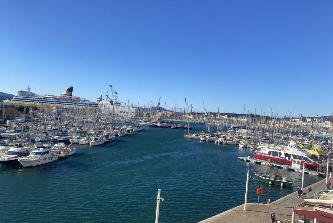 Appartement rénové avec vue mer à Toulon - 52 m² 