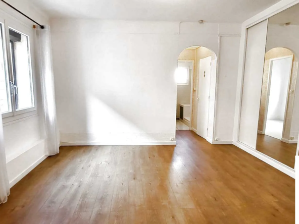 À vendre : Appartement 2 pièces, 52m², Rue Caisserie - Vieux-Port