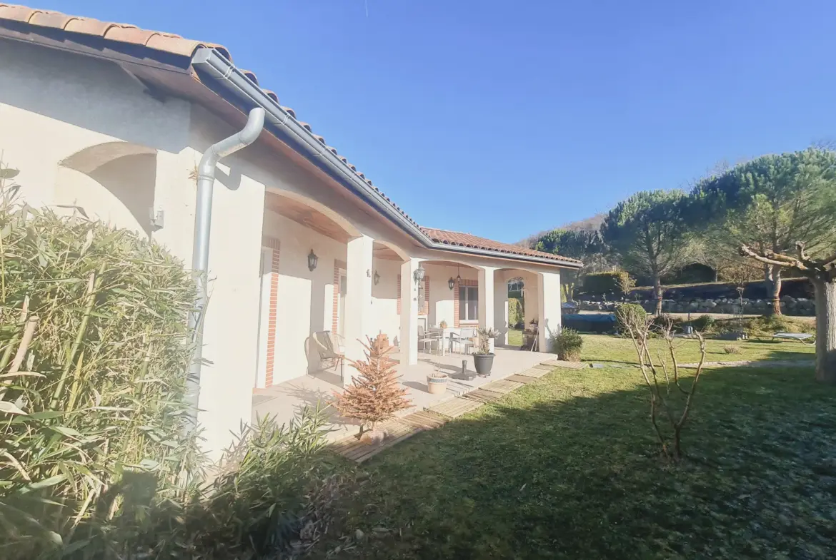 Villa T5 de 120 m² avec piscine à Fossat 