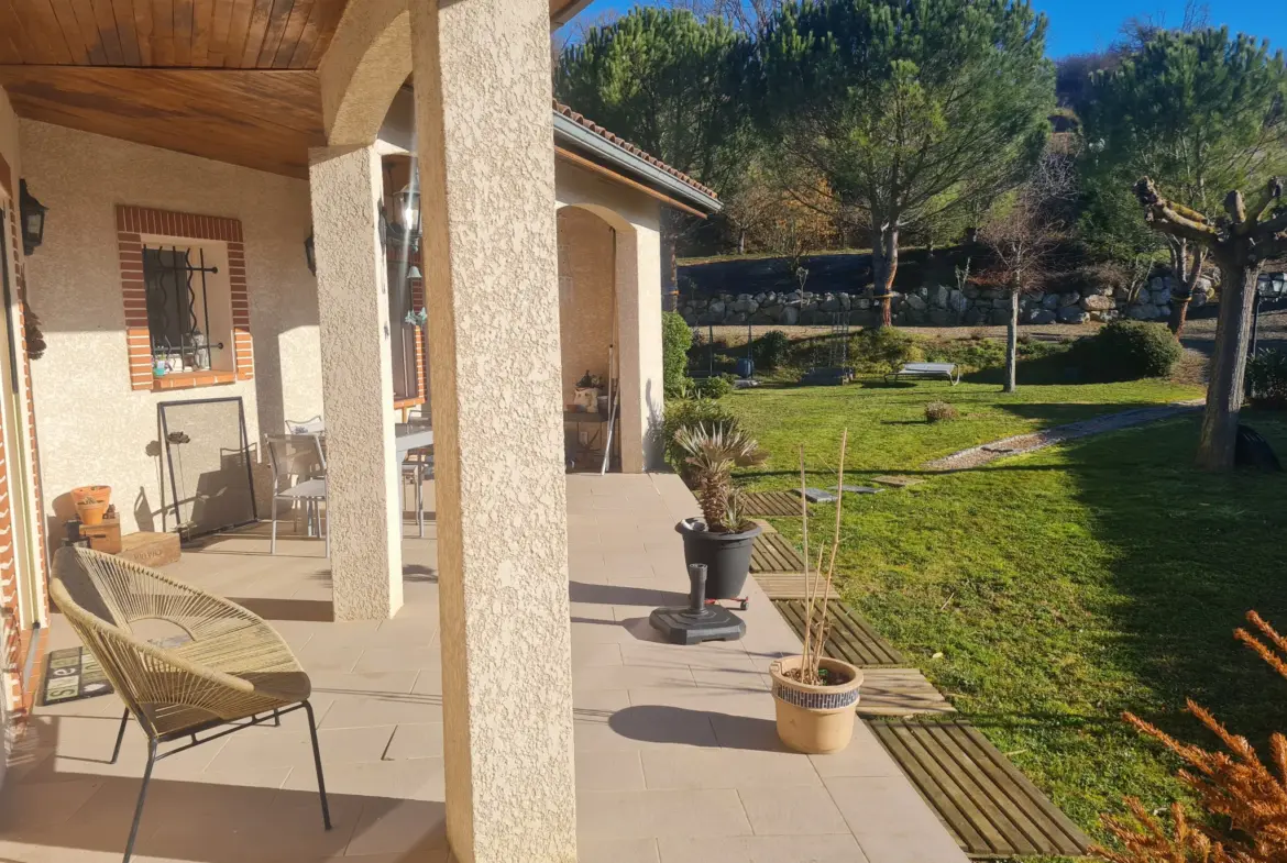 Villa T5 de 120 m² avec piscine à Fossat 