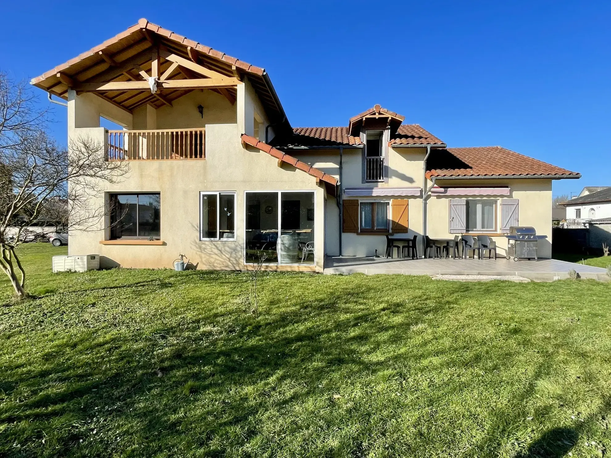 Maison spacieuse à Vic-en-Bigorre avec 5 chambres et terrain 