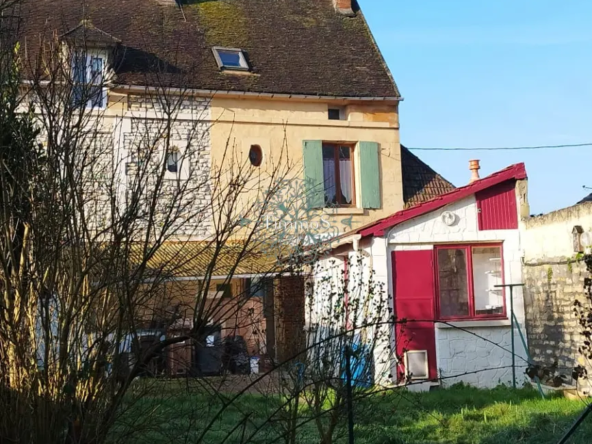 Maison de ville à vendre à Mouy avec jardin et terrasse