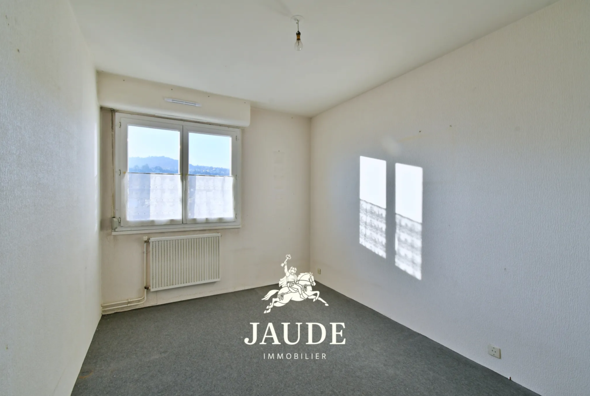 F6 106m² avec 4 Chambres et Parking à Clermont-Ferrand 