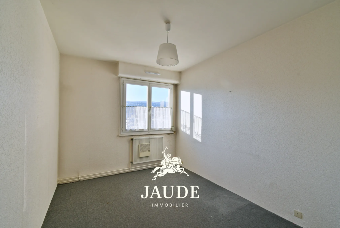 F6 106m² avec 4 Chambres et Parking à Clermont-Ferrand 