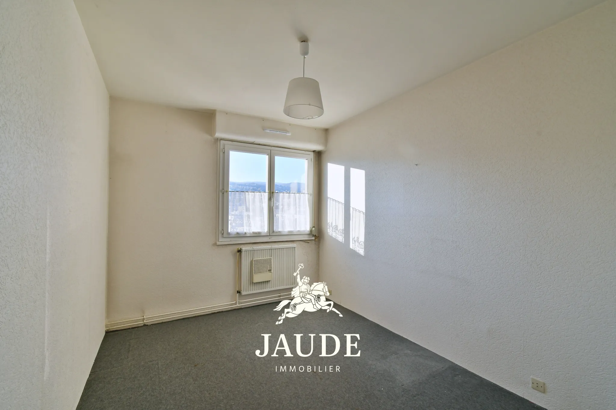 F6 106m² avec 4 Chambres et Parking à Clermont-Ferrand 