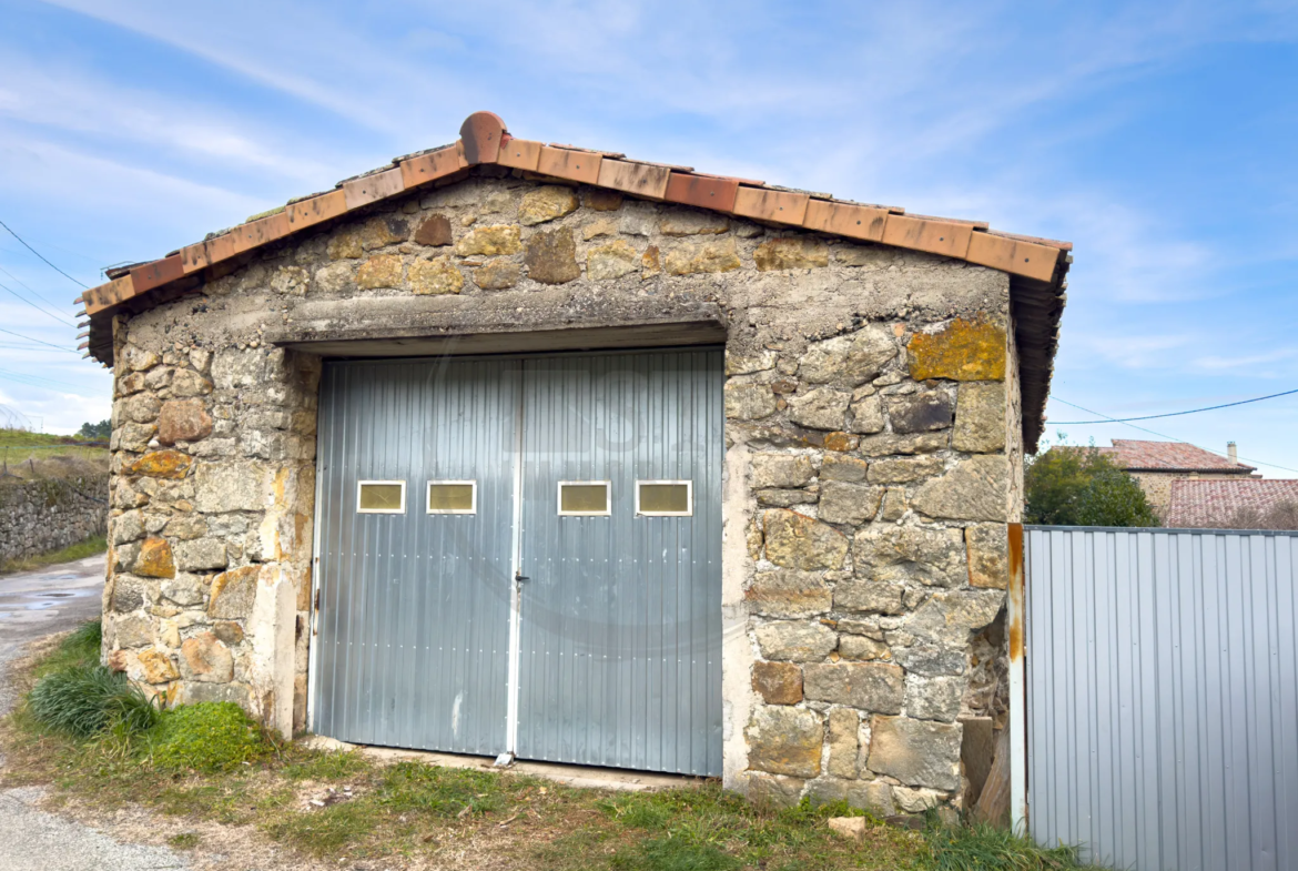 Maison en pierres de 116 m² avec dépendance aux Ollières-sur-Eyrieux 