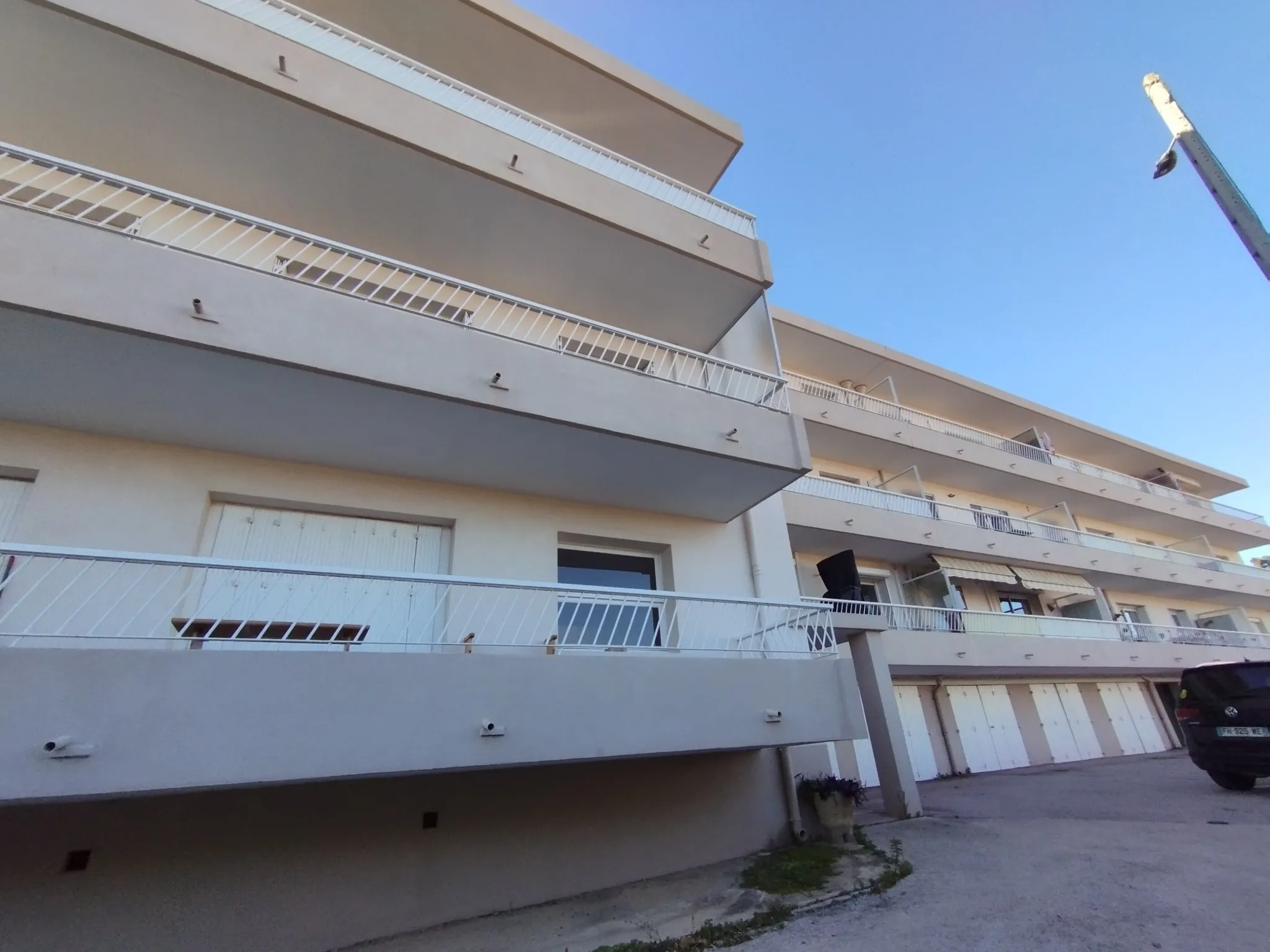 Appartement avec balcon et parking à Six Fours Les Plages 