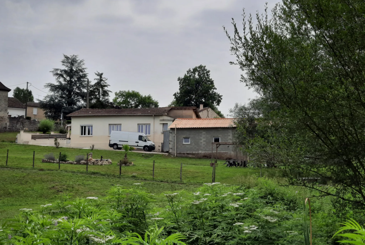 Maison avec gîte à Rimons sur 2619 m² 