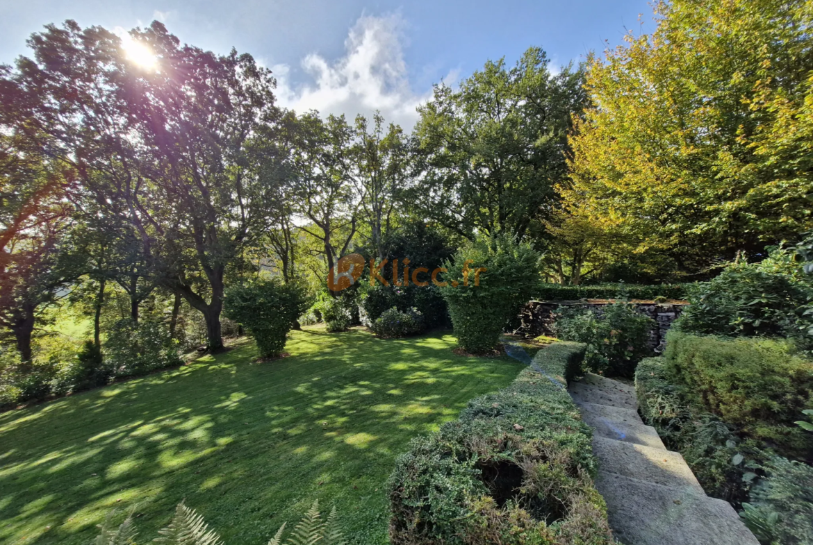 Pavillon de 4 chambres à St-Honoré avec jardin 