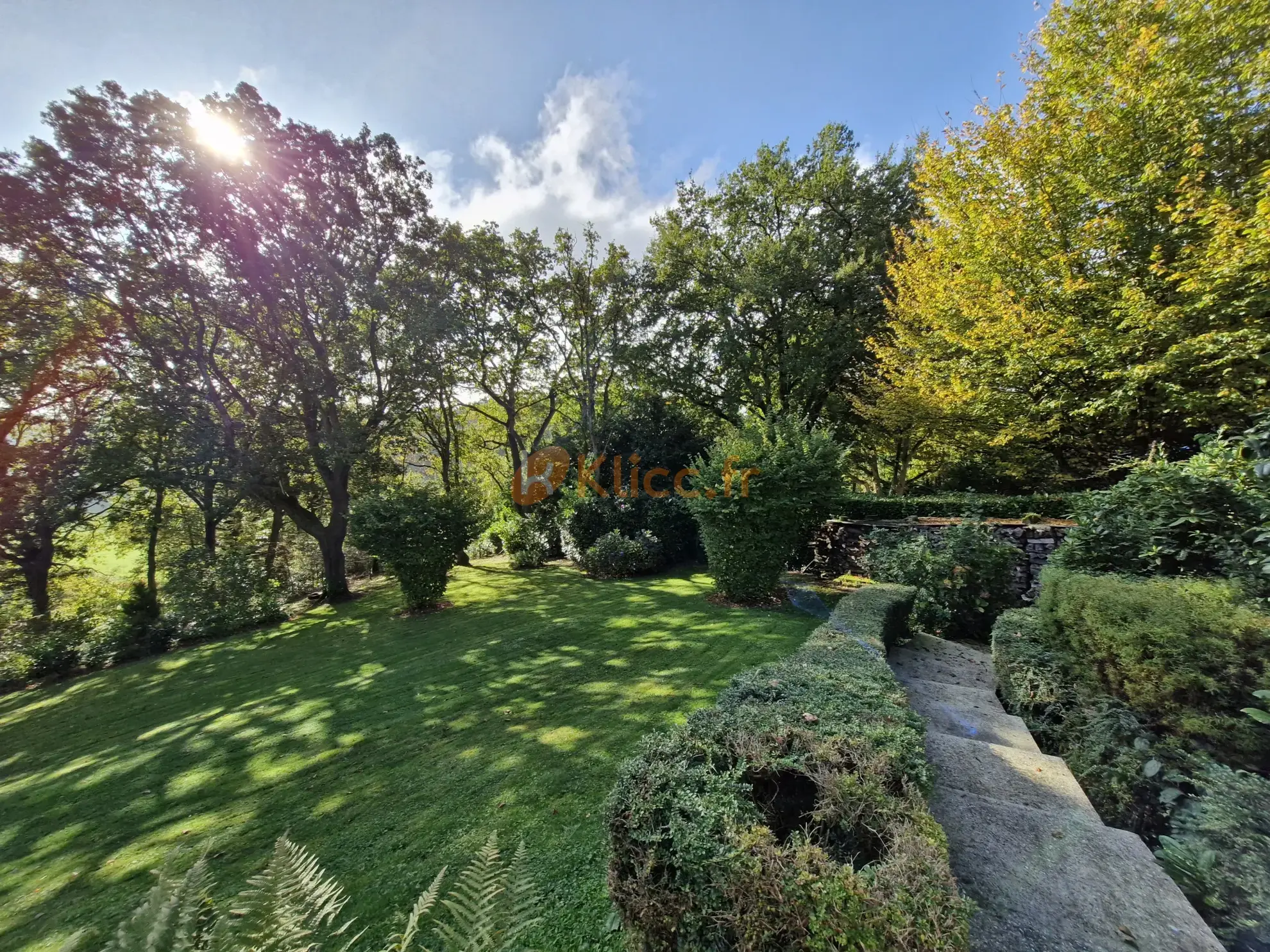 Pavillon de 4 chambres à St-Honoré avec jardin 