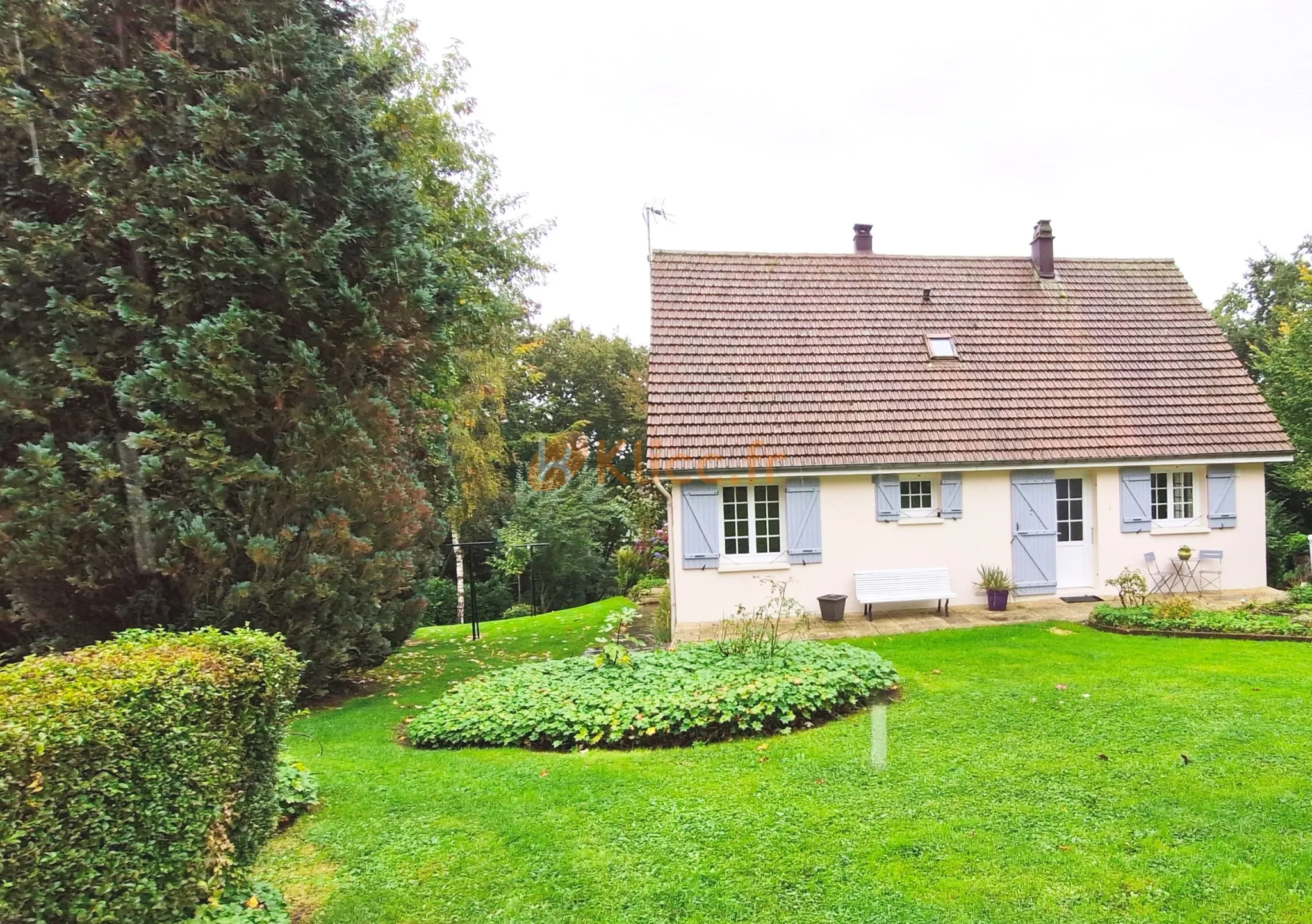 Pavillon de 4 chambres à St-Honoré avec jardin 