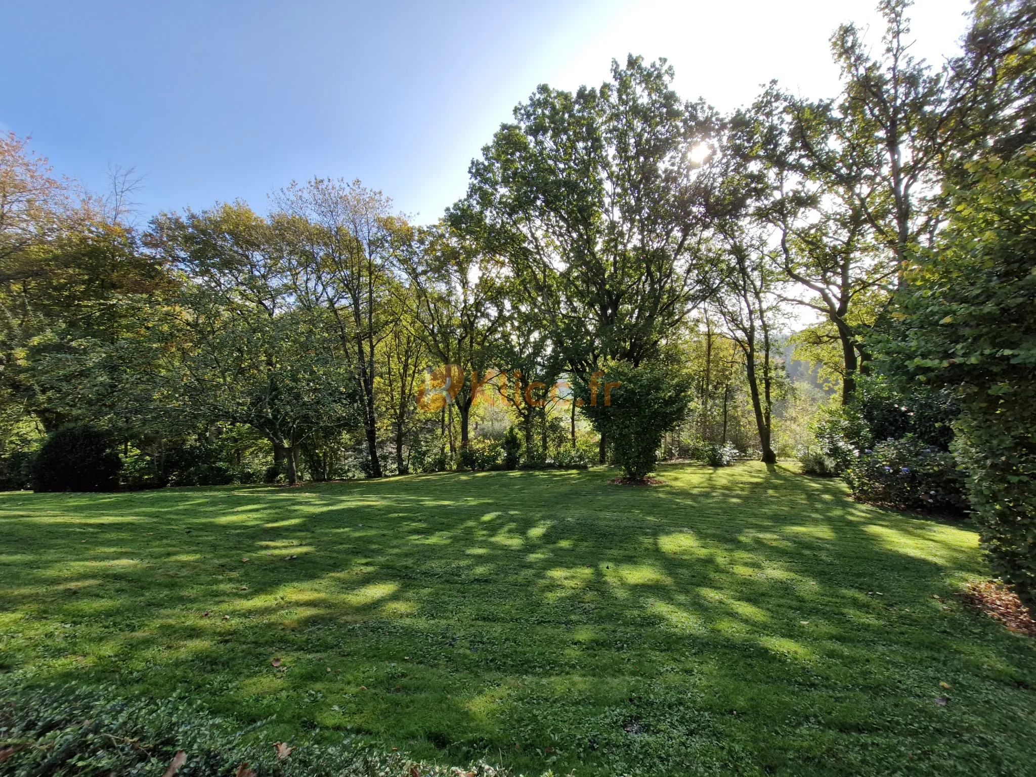 Pavillon de 4 chambres à St-Honoré avec jardin 