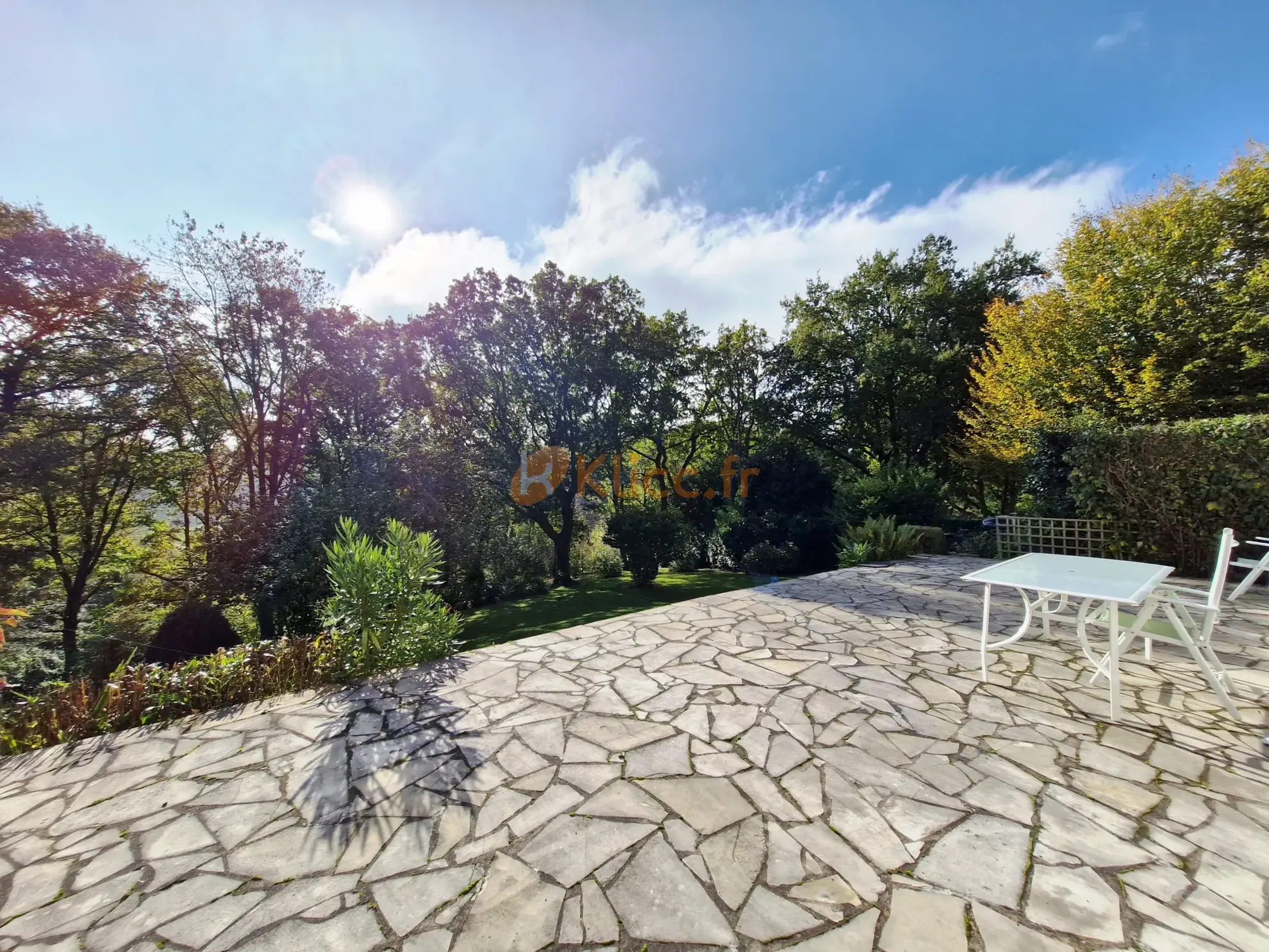 Pavillon de 4 chambres à St-Honoré avec jardin 