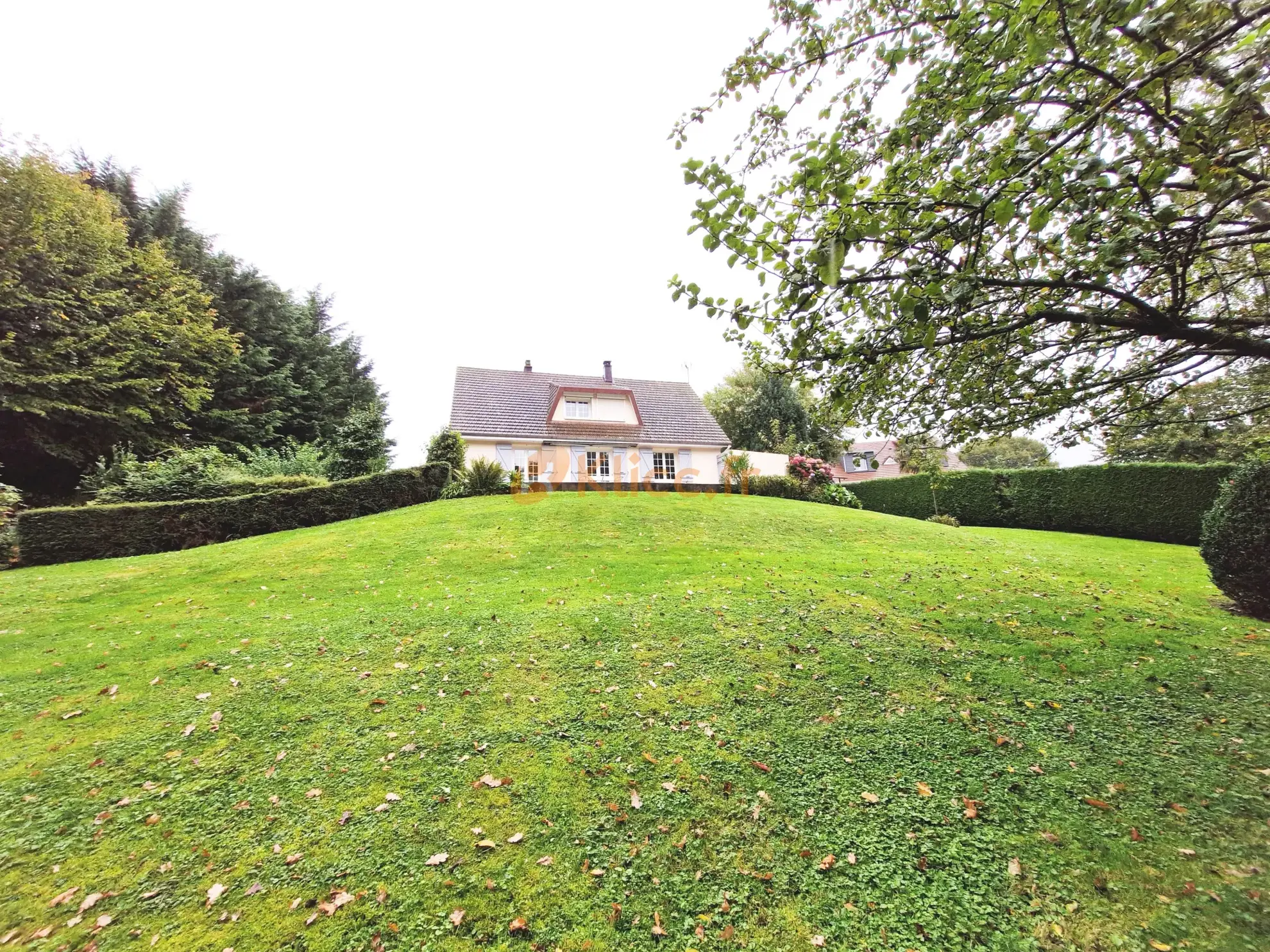 Pavillon de 4 chambres à St-Honoré avec jardin 