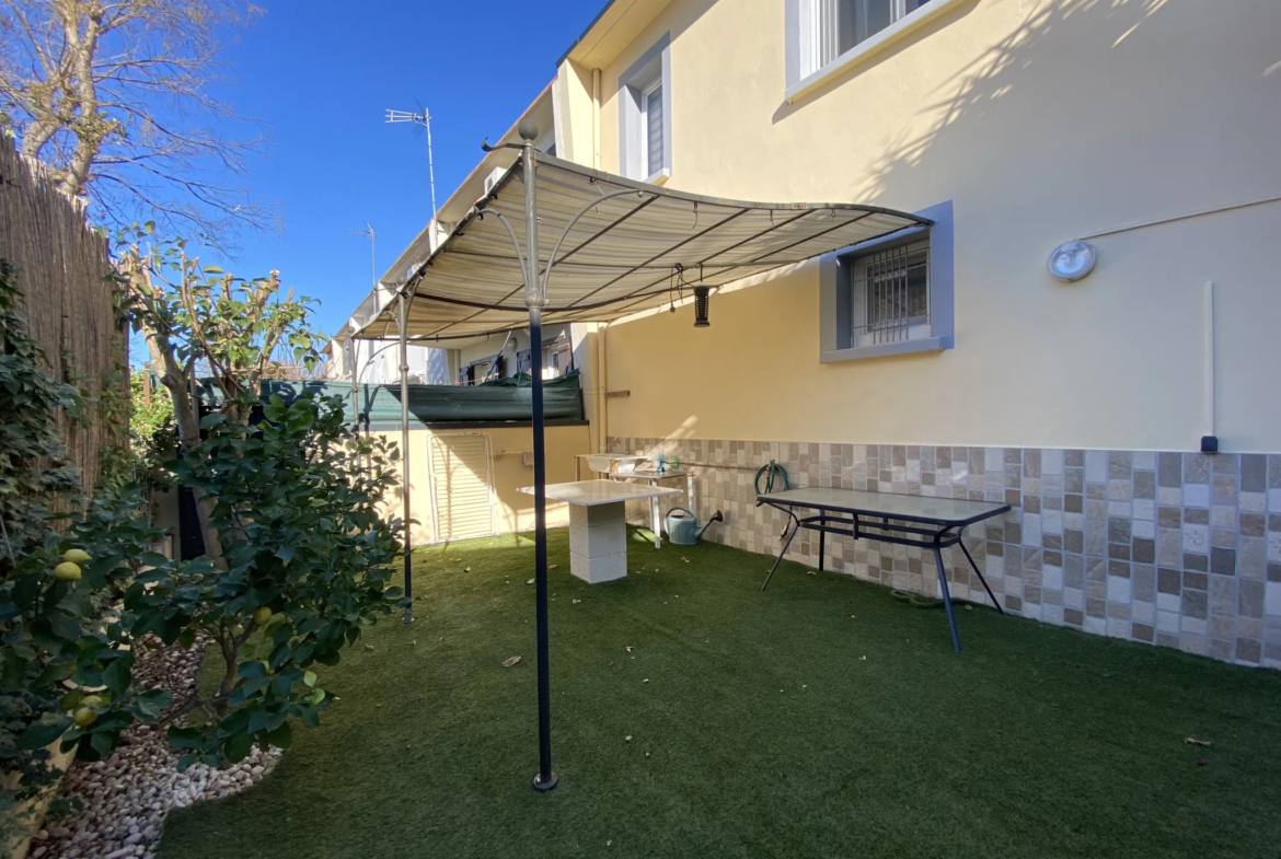 Maison 3 pièces avec jardin, terrasse ombragée et stationnements à Vias 