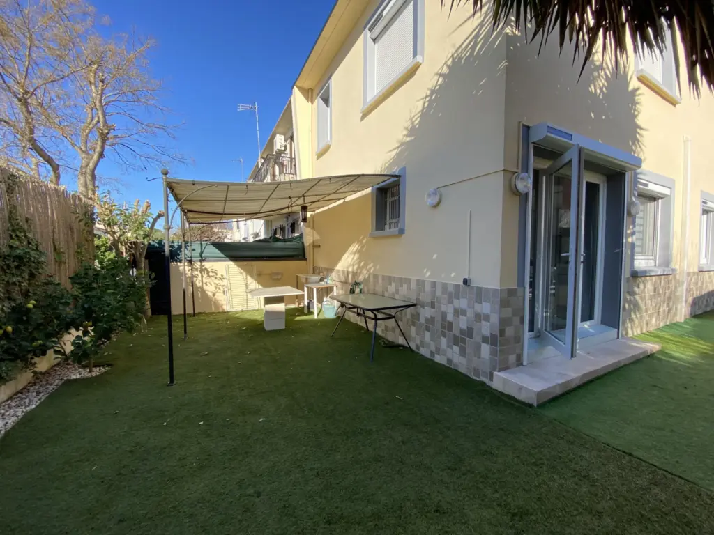 Maison 3 pièces avec jardin, terrasse ombragée et stationnements à Vias