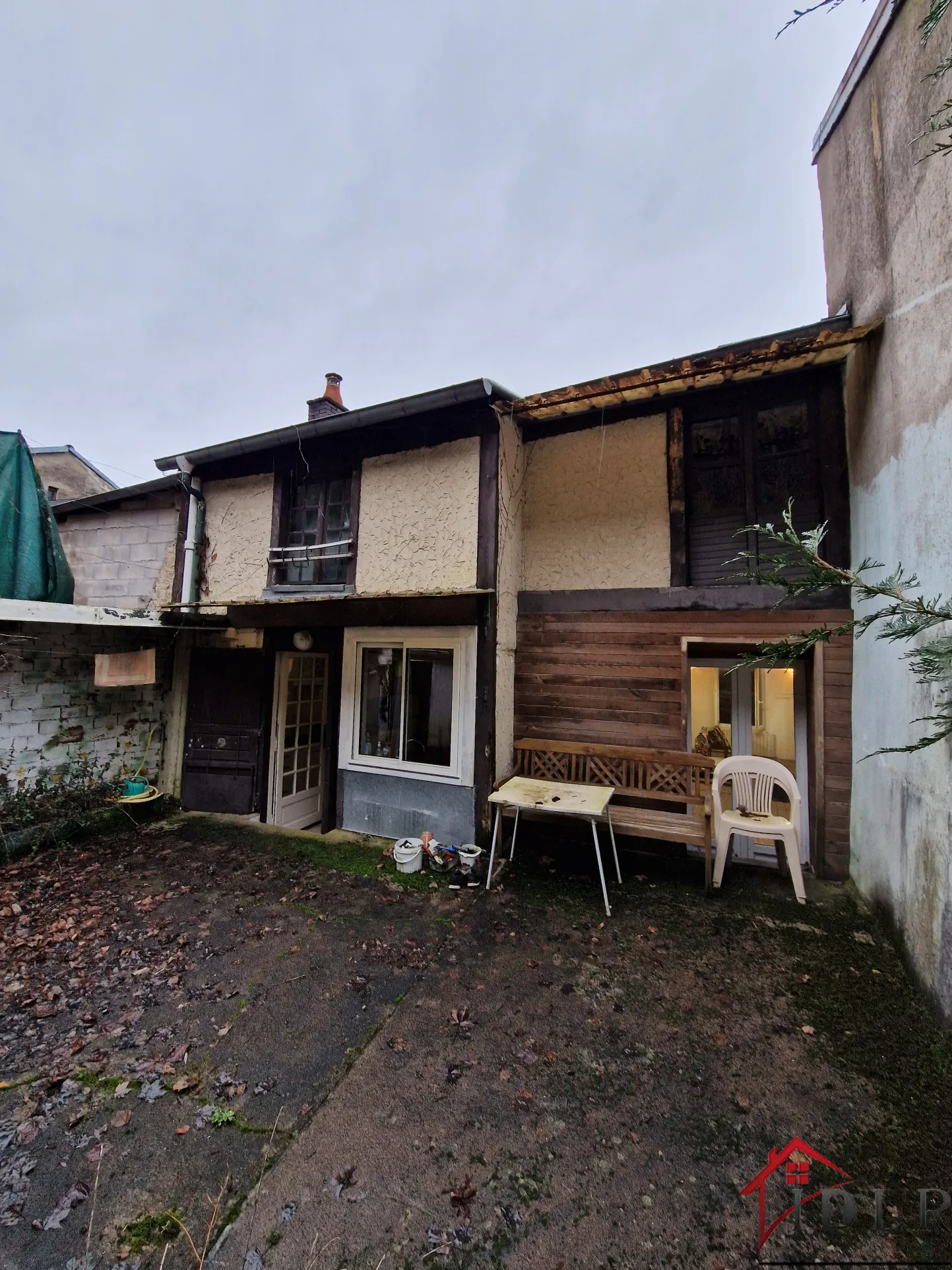 Maison de ville à rénover à Bourbonne-les-Bains 