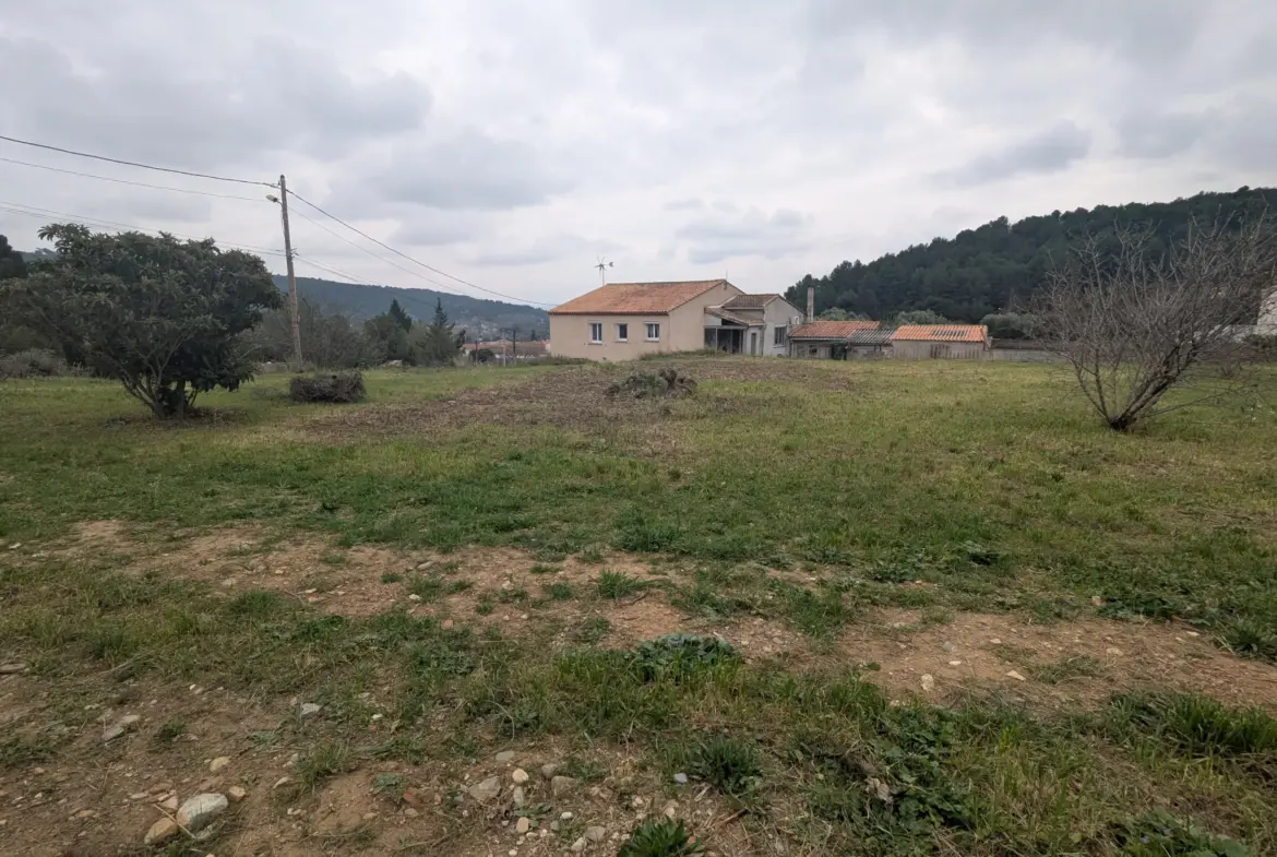 Villa plain-pied avec garage et terrain à Bize-Minervois 