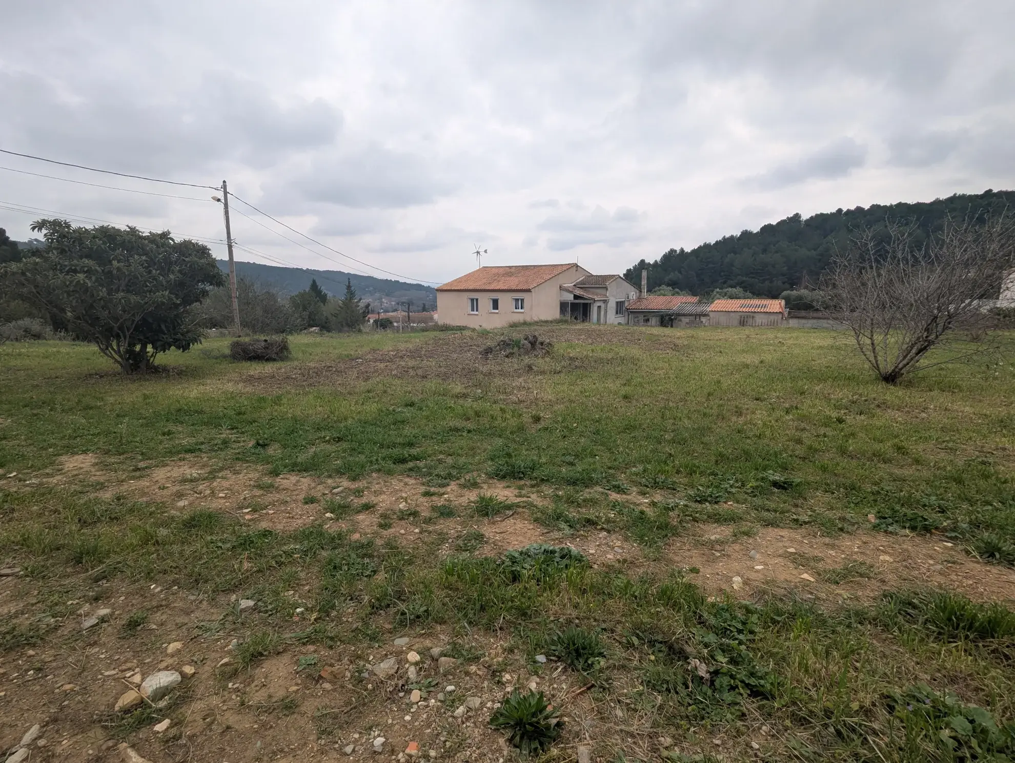 Villa plain-pied avec garage et terrain à Bize-Minervois 