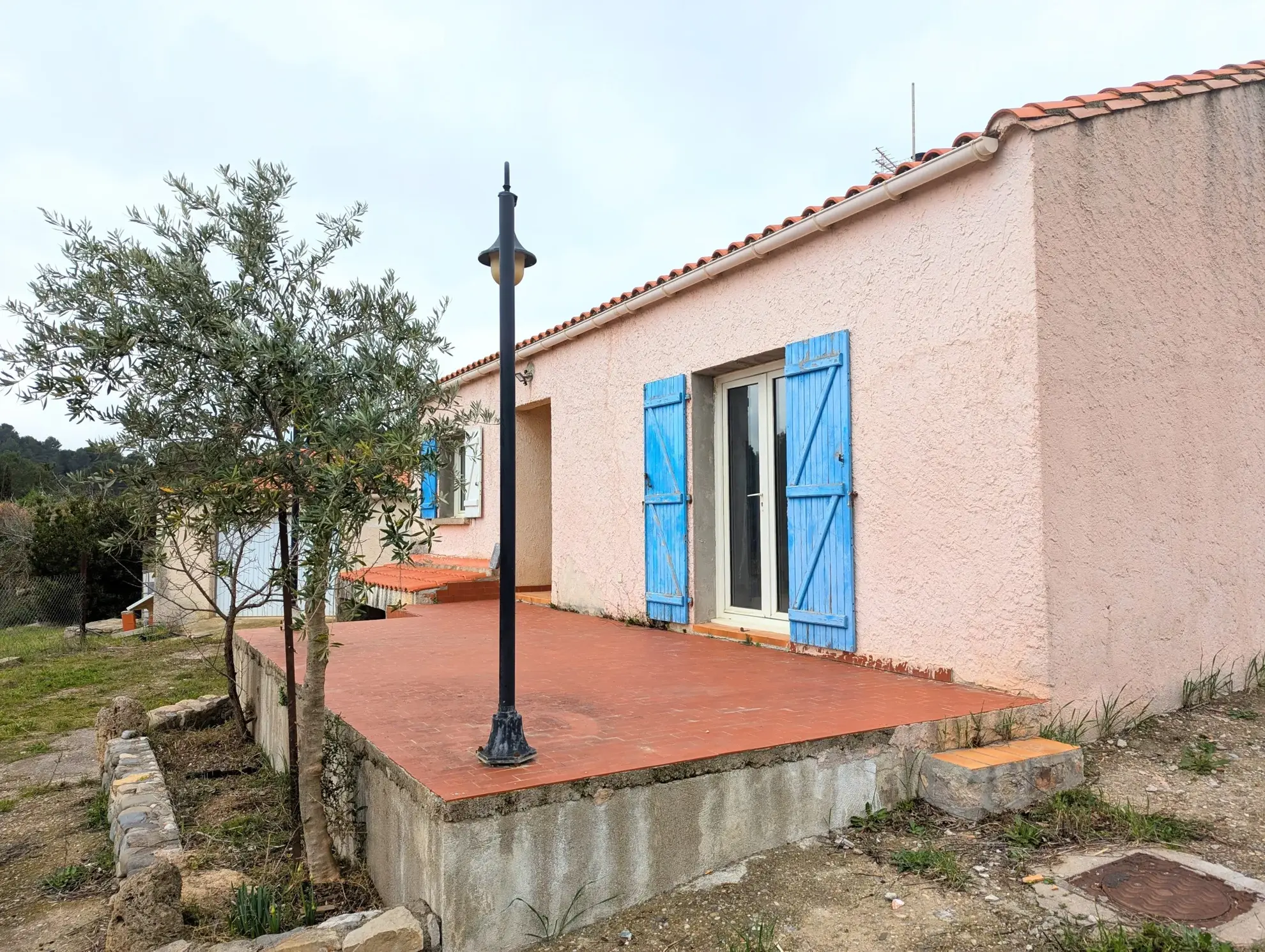 Villa plain-pied avec garage et terrain à Bize-Minervois 