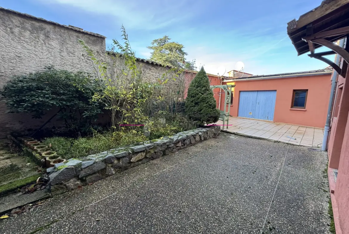 Belle maison de village de 166 m² avec jardin à Saint-Symphorien-de-Lay 