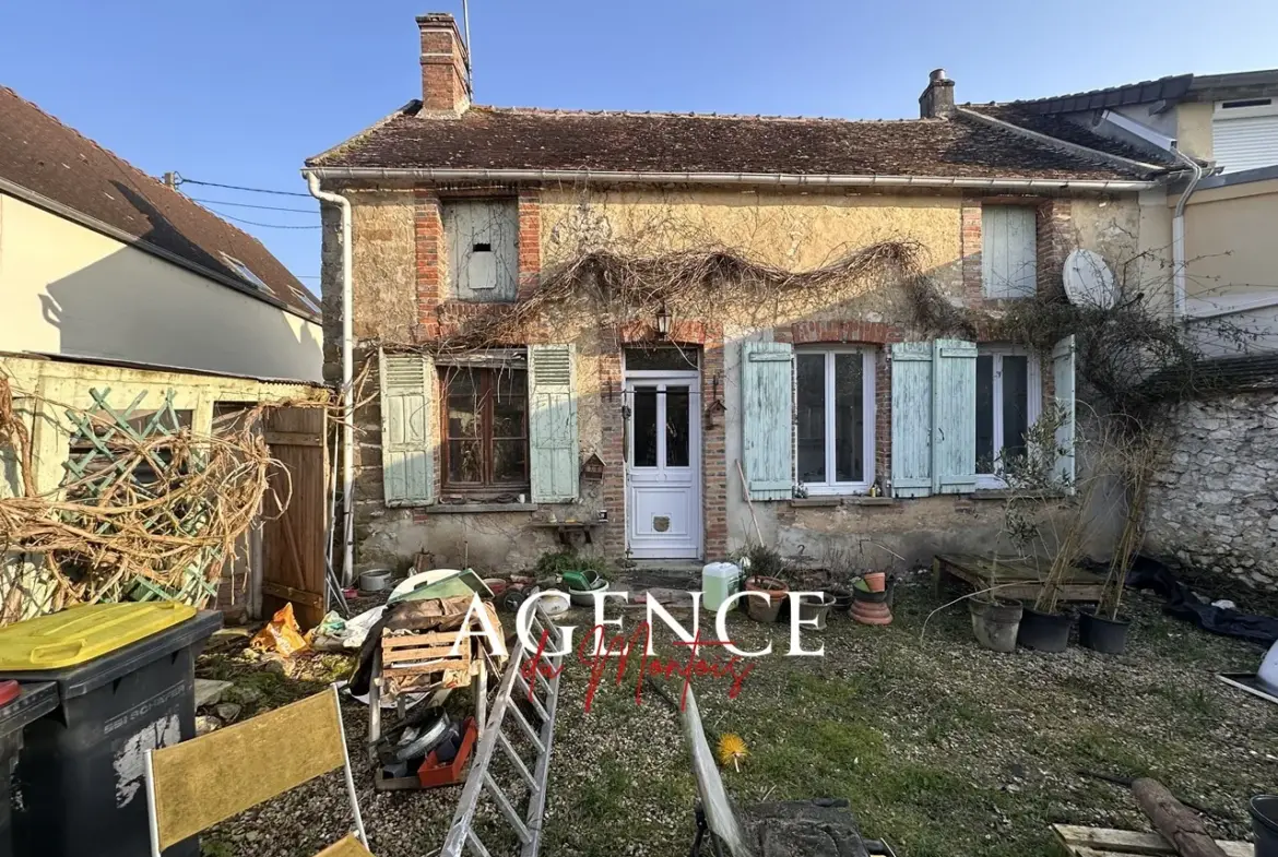 Maison à rénover à Donnemarie Dontilly avec jardin 