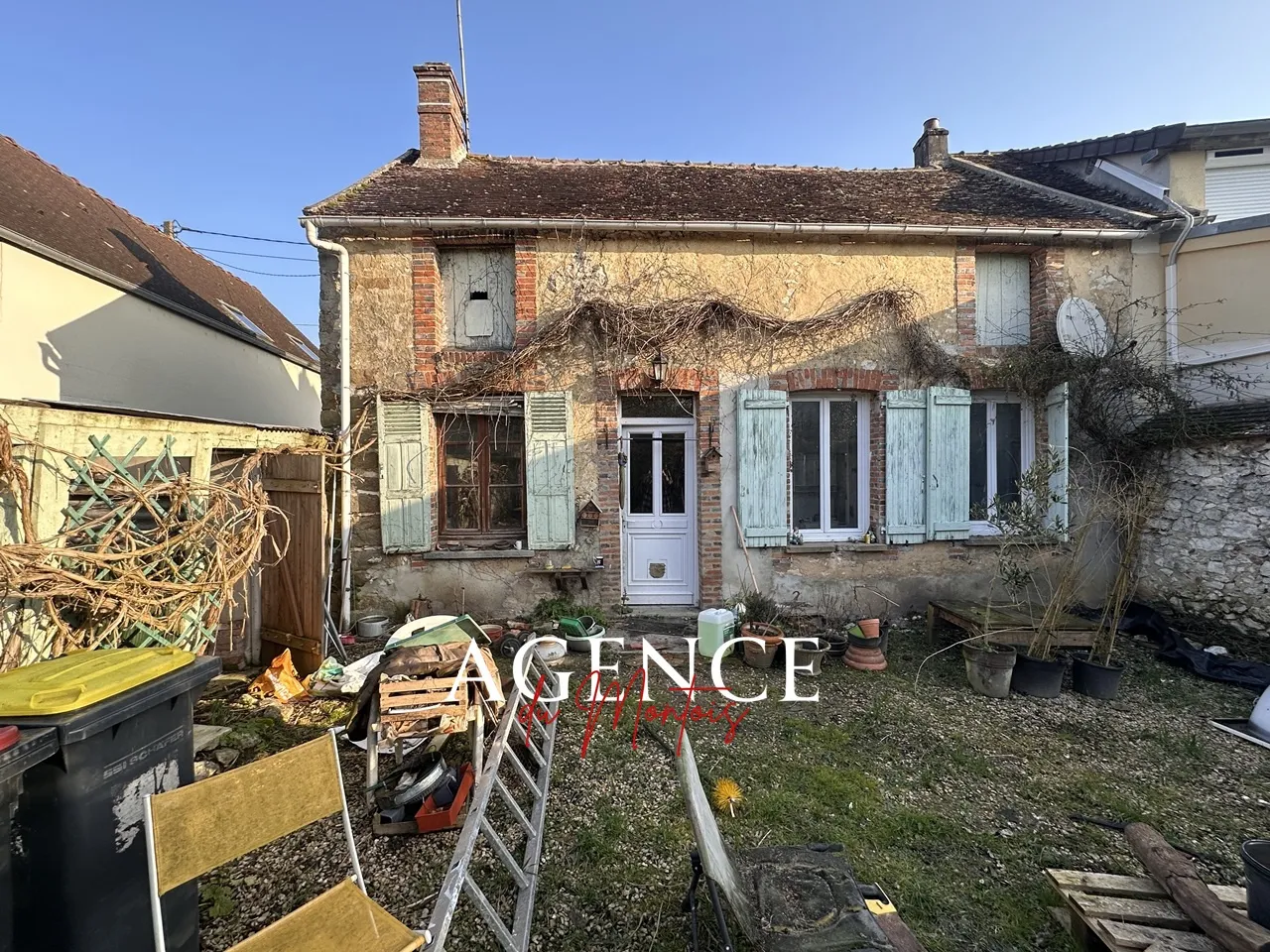 Maison à rénover à Donnemarie Dontilly avec jardin 