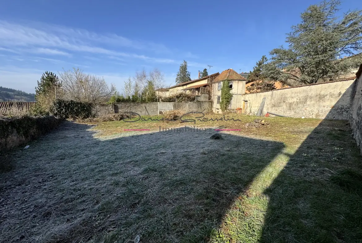 Terrain constructible à vendre à Thizy-les-Bourgs 