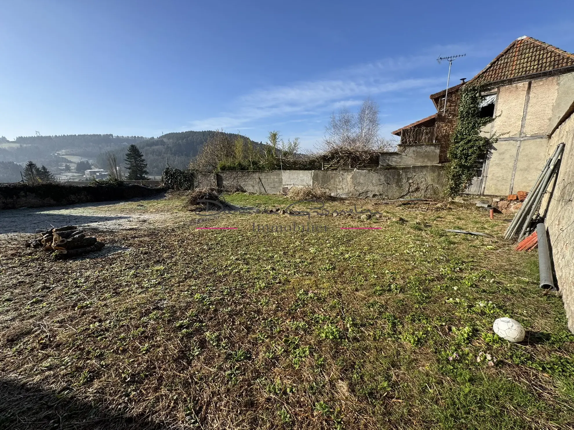 Terrain constructible à vendre à Thizy-les-Bourgs 