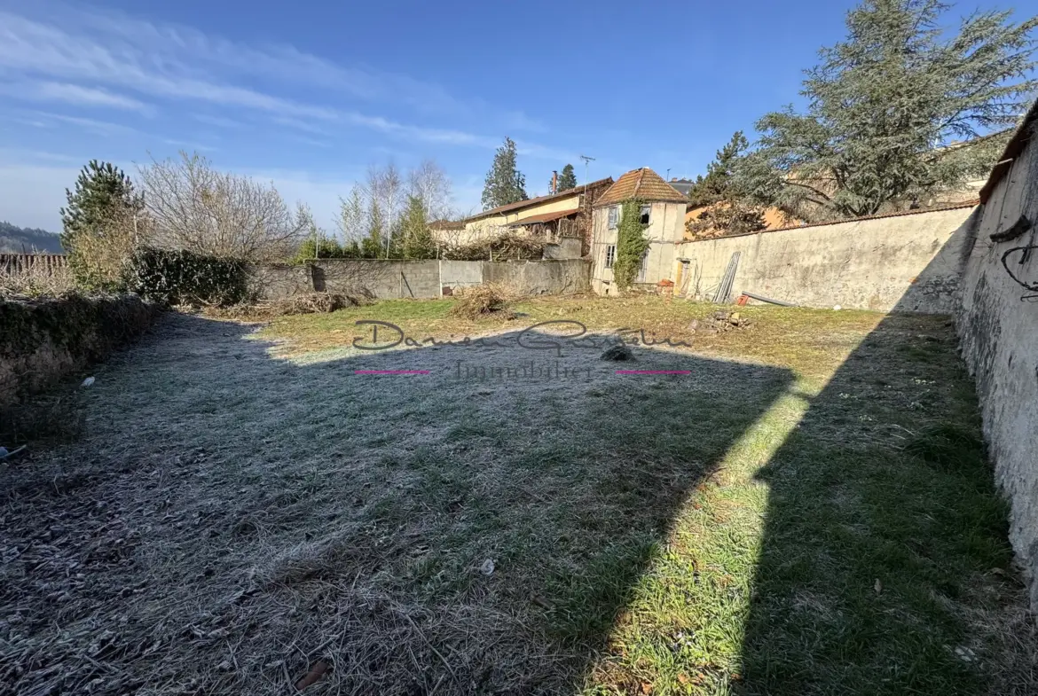 Terrain constructible à vendre à Thizy-les-Bourgs 