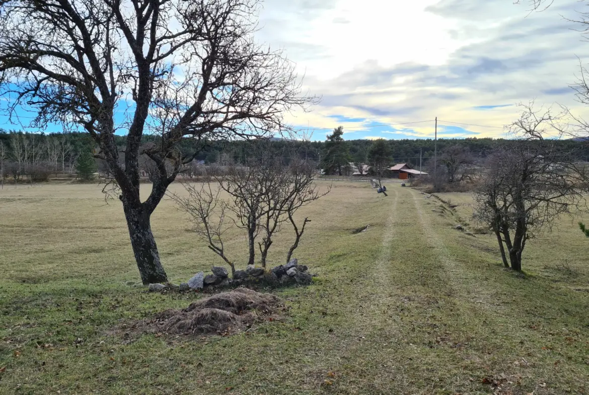 Bergerie rénovée sur 1 hectare à Caussols 