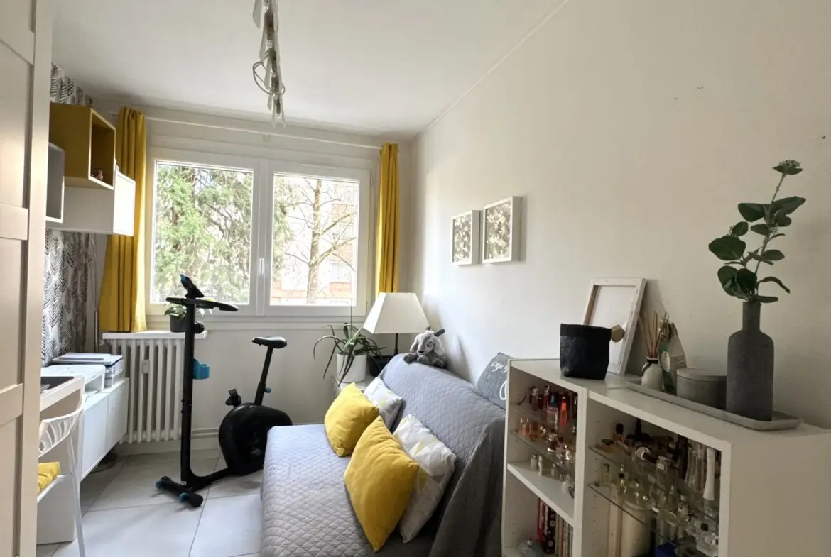 Appartement F4 à vendre avec balcon et parking à Saint-Etienne 