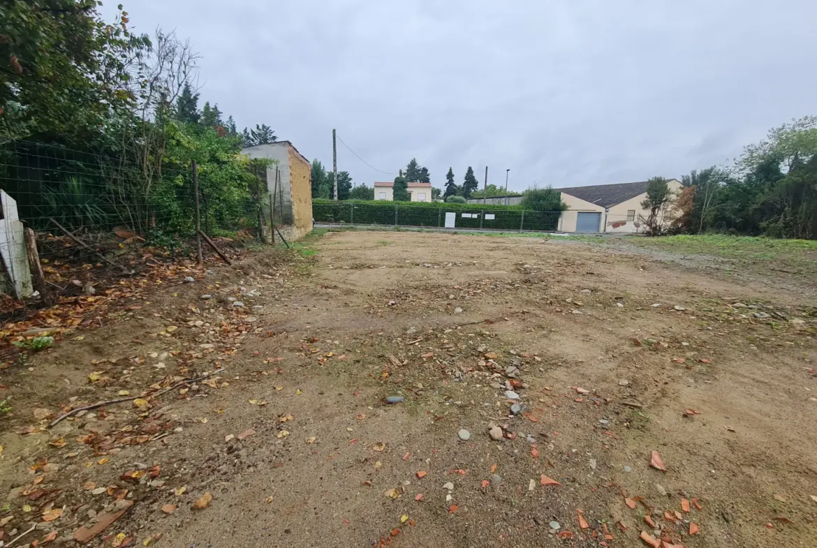 Terrain constructible de 1487 m2 à Saint Sulpice-sur-Lèze 