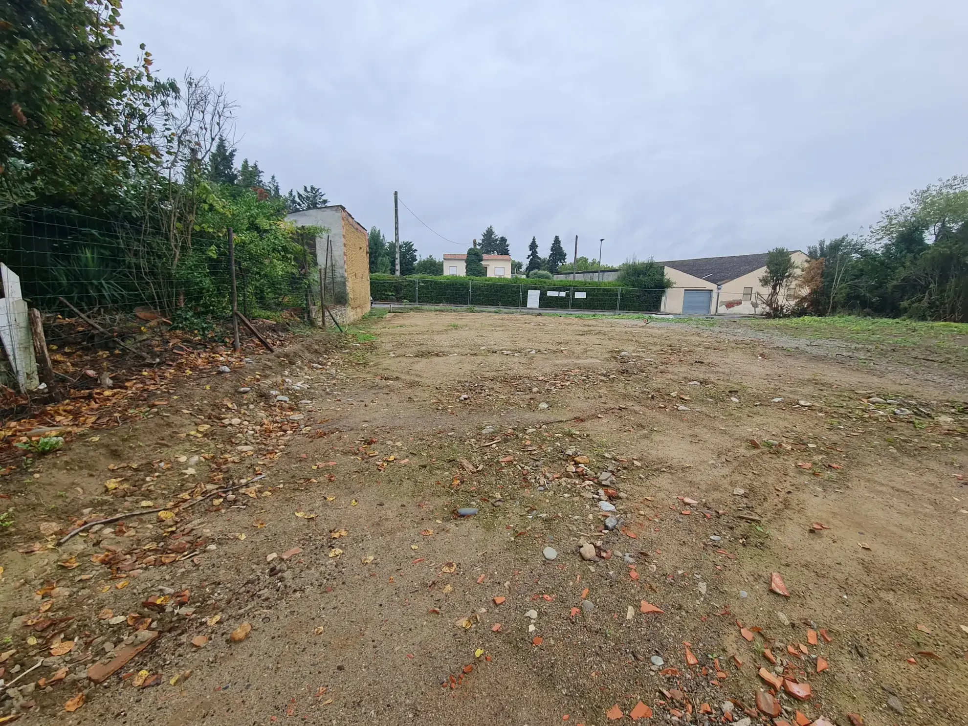 Terrain constructible de 1487 m2 à Saint Sulpice-sur-Lèze 