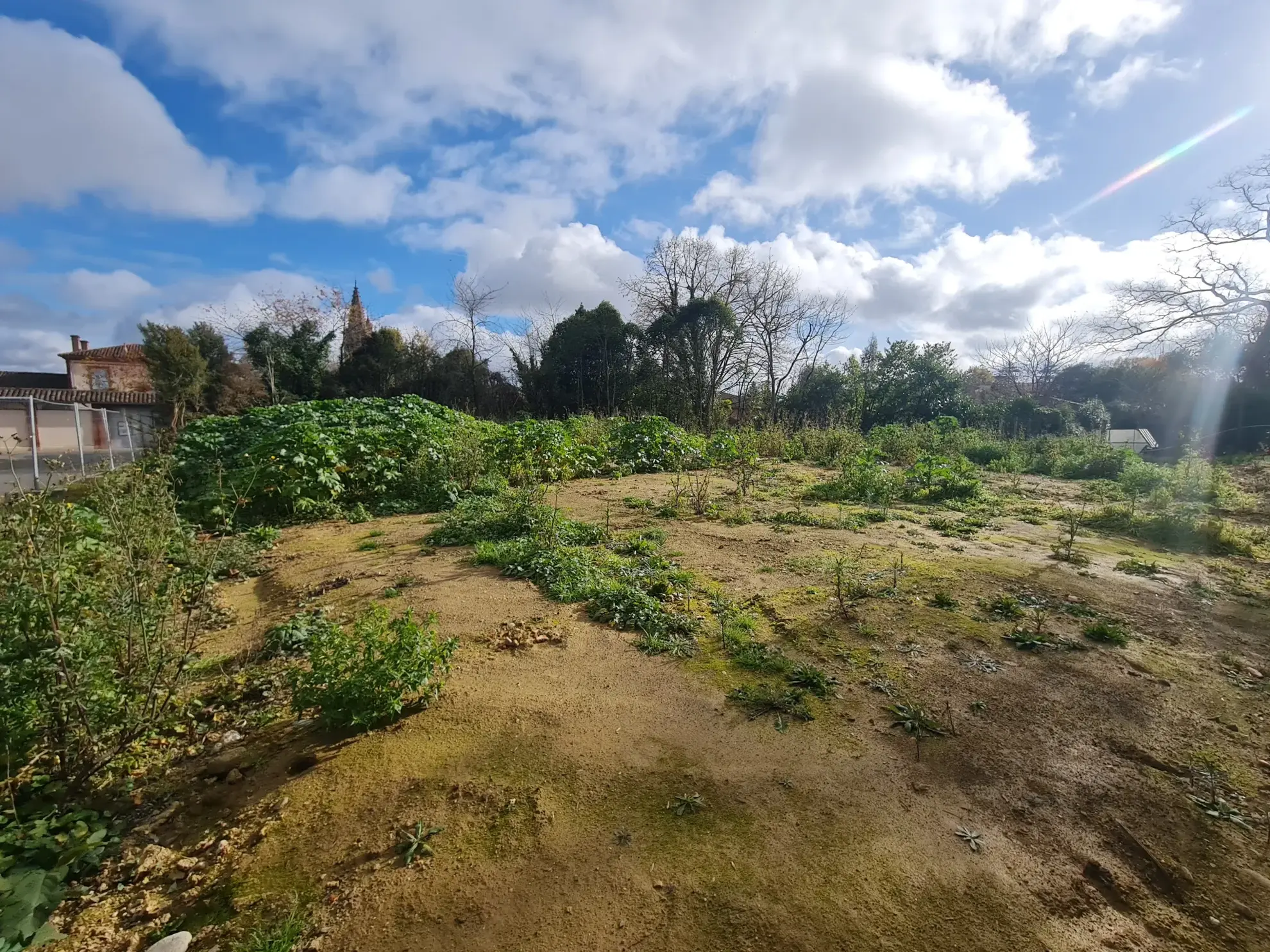 Terrain constructible de 1487 m2 à Saint Sulpice-sur-Lèze 