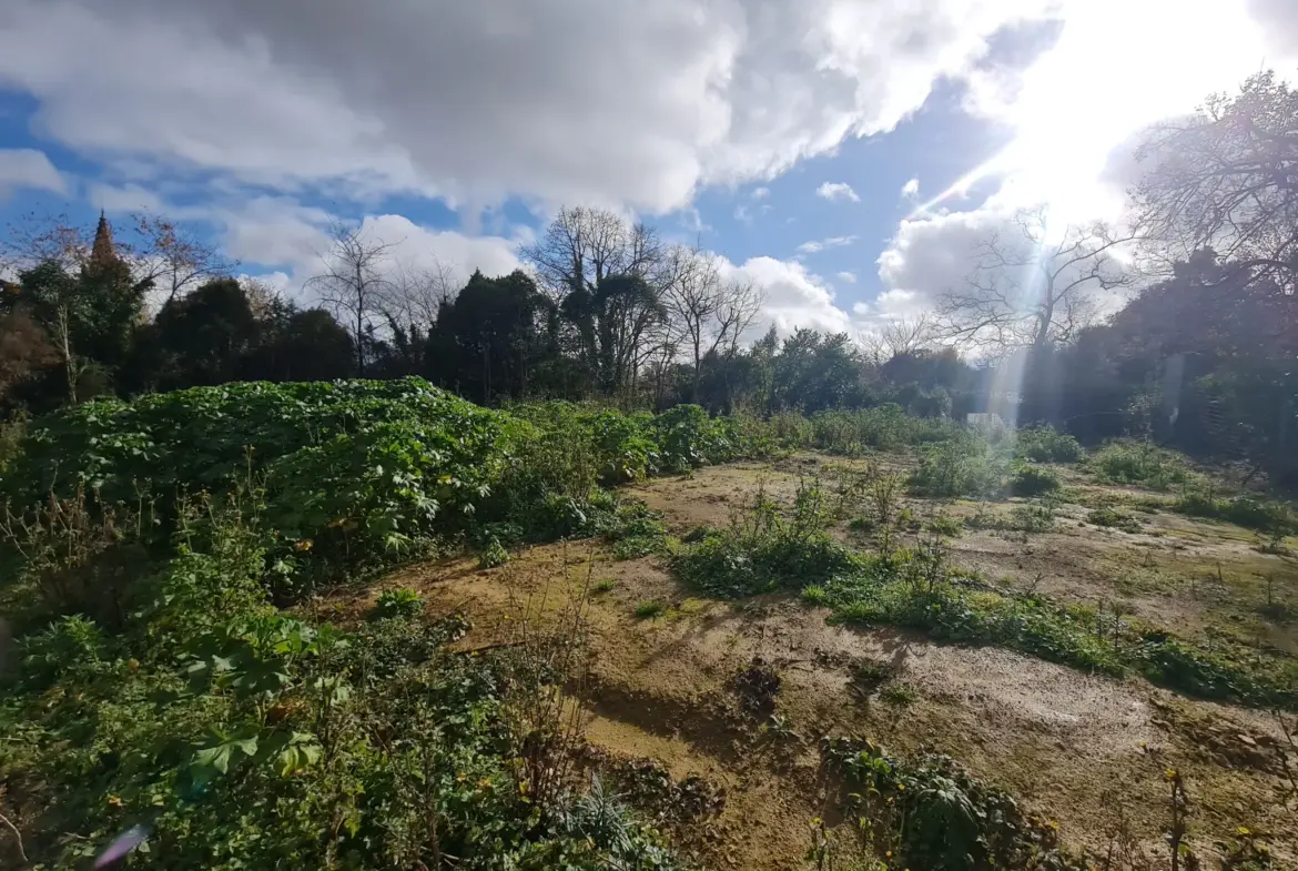 Terrain constructible de 1487 m2 à Saint Sulpice-sur-Lèze 