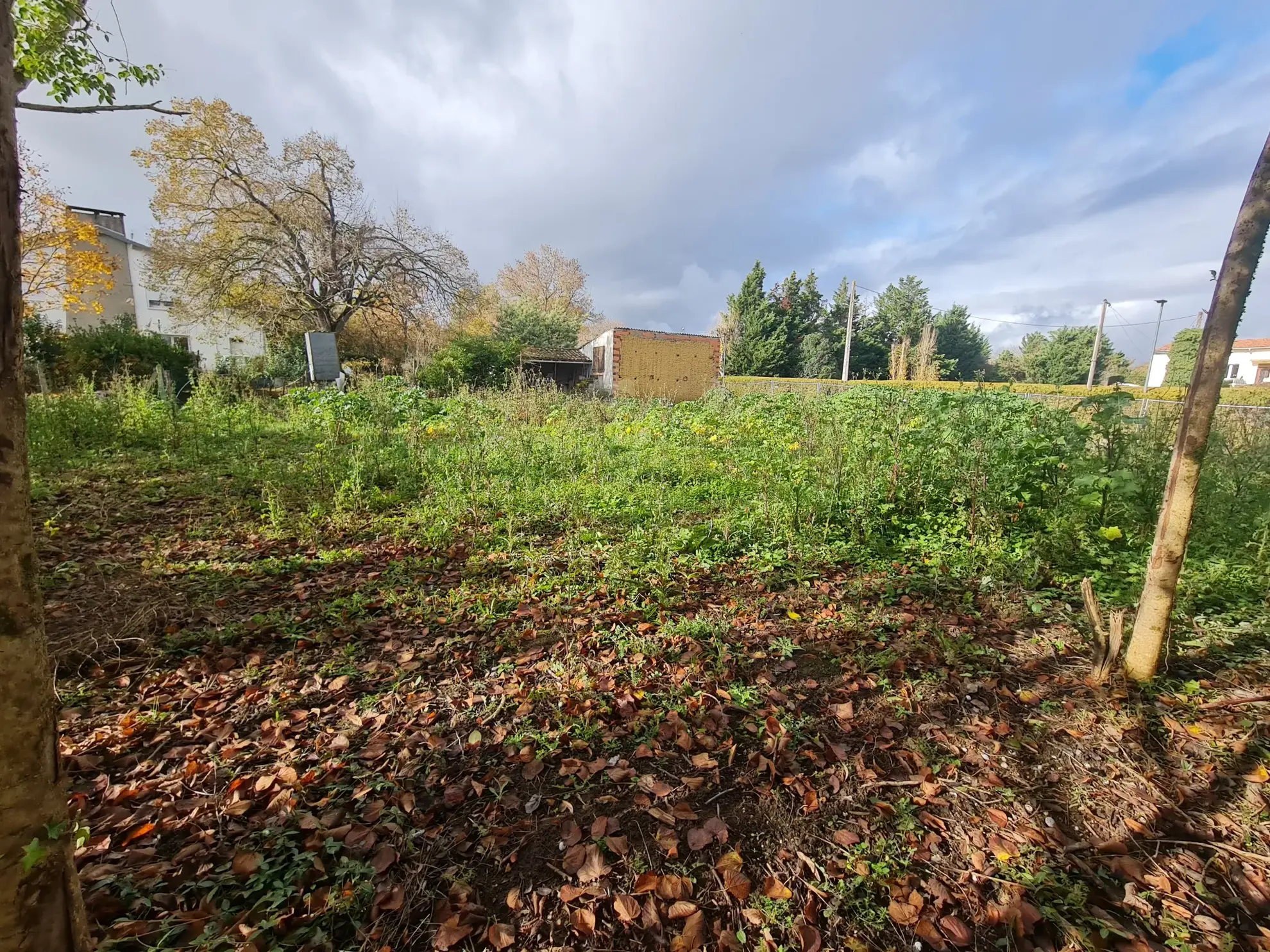 Terrain constructible de 1487 m2 à Saint Sulpice-sur-Lèze 