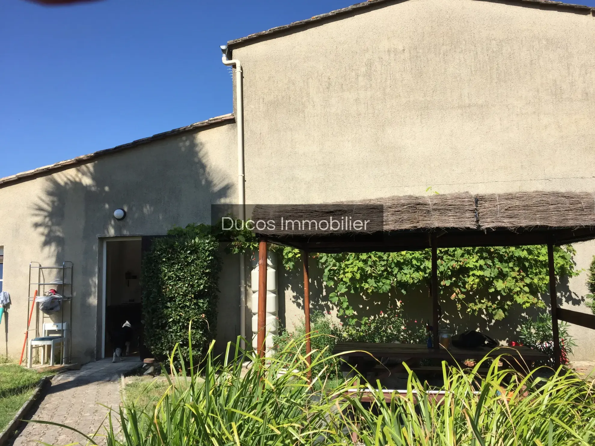 Immeuble à Duras avec 2 appartements T2 loués 