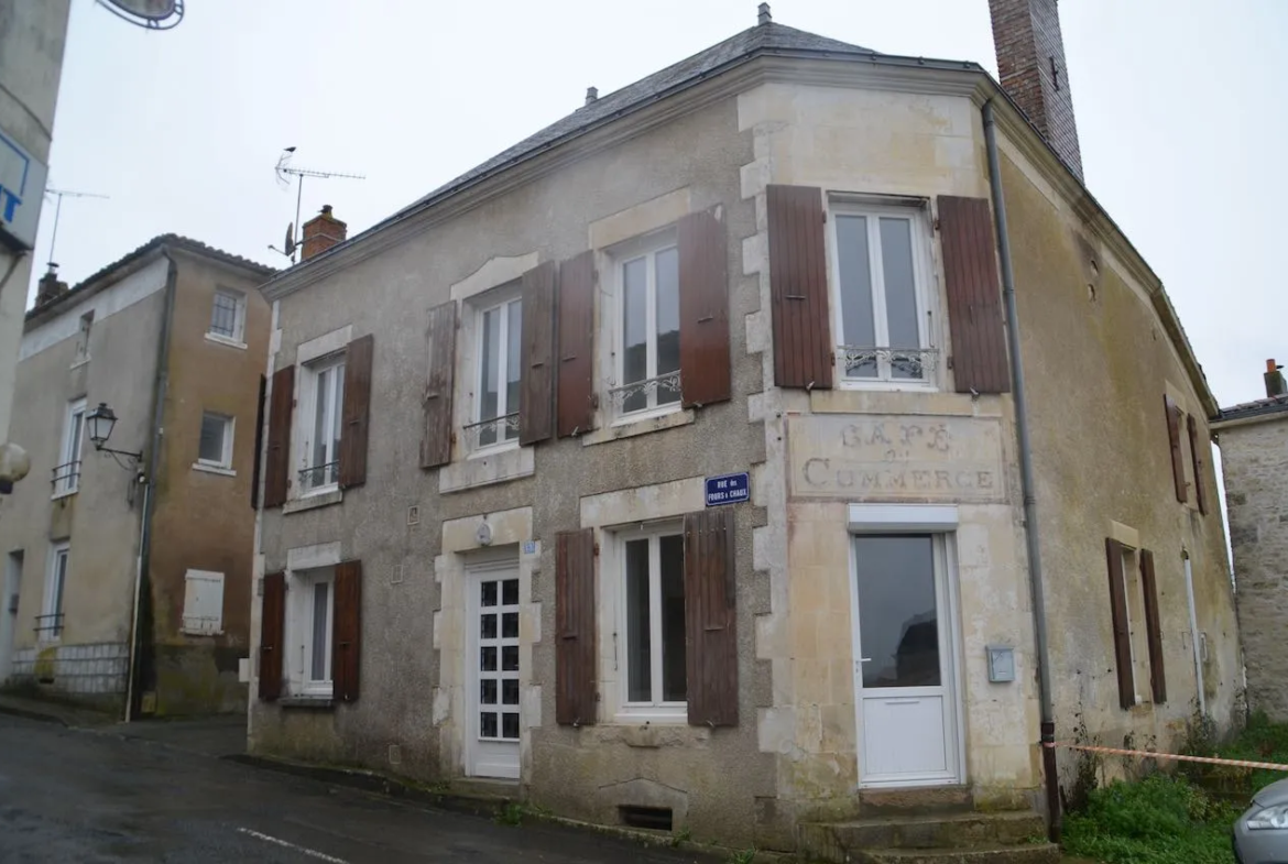 Immeuble à La Caillère Saint Hilaire avec 2 Logements 