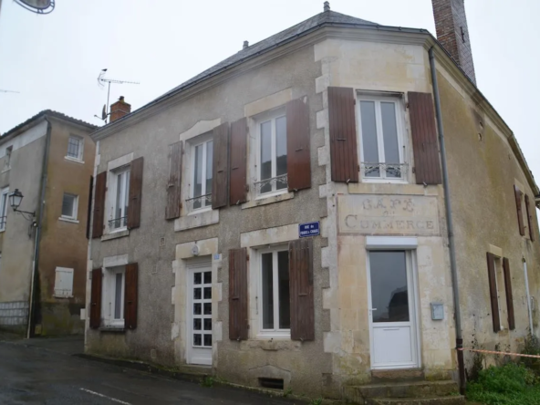 Immeuble à La Caillère Saint Hilaire avec 2 Logements