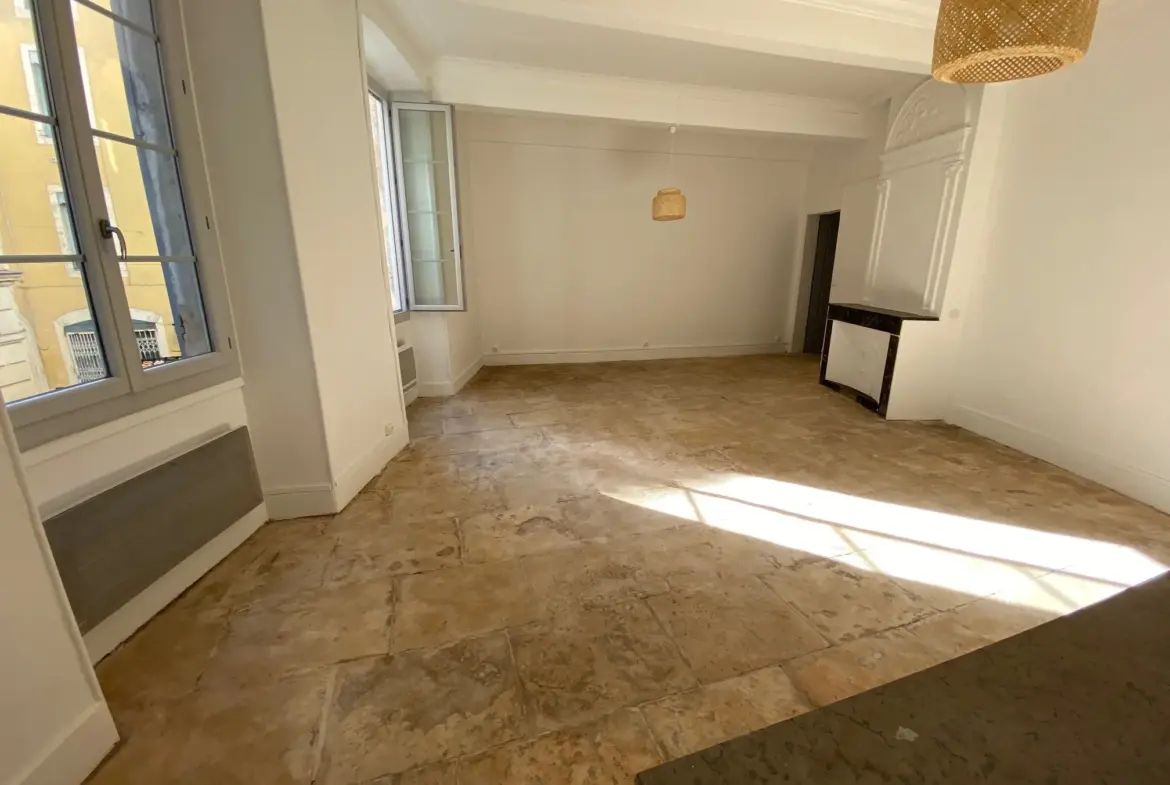 Bel appartement T2 rénové au coeur de Nîmes 