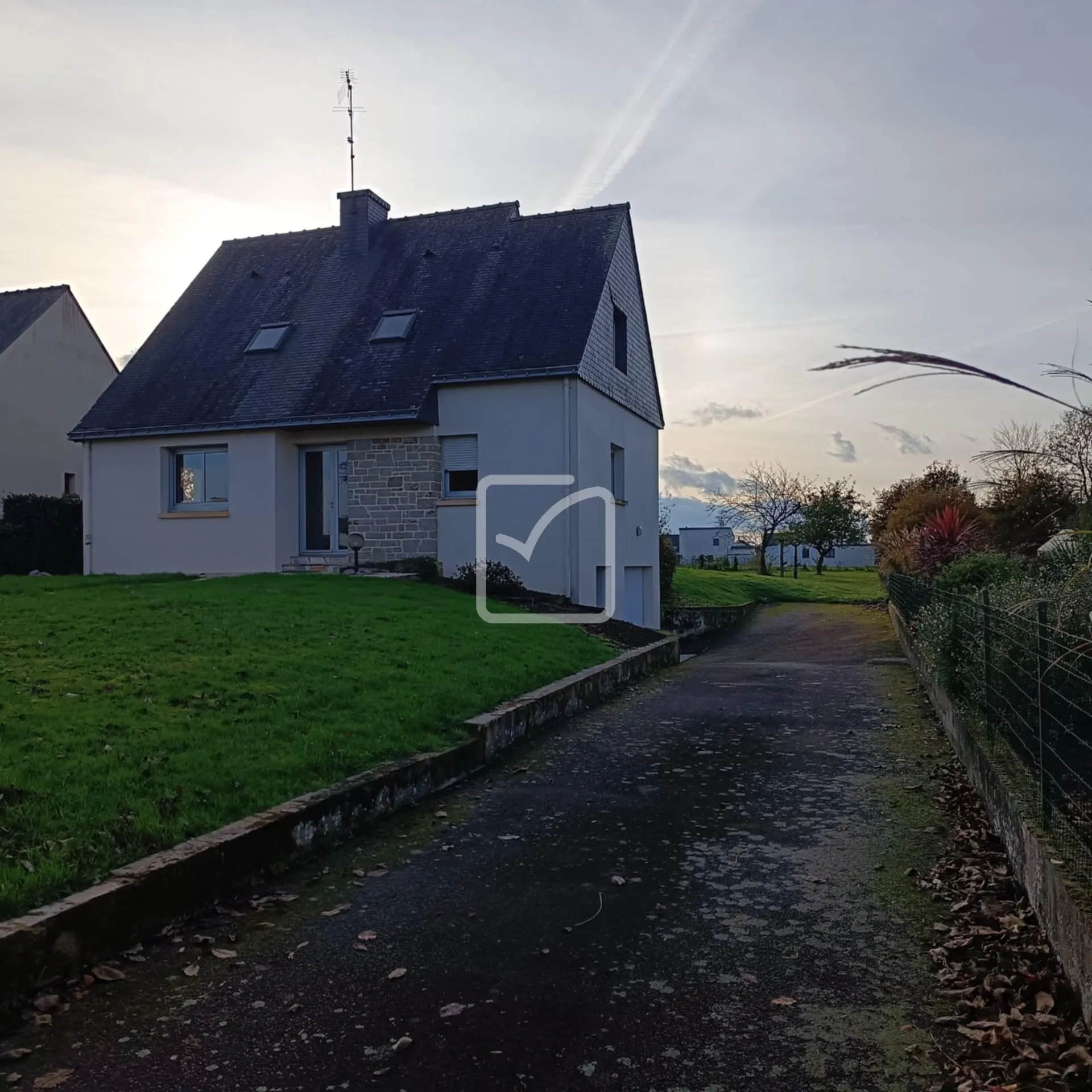 Maison individuelle 4 chambres avec bureau à Gourhel 