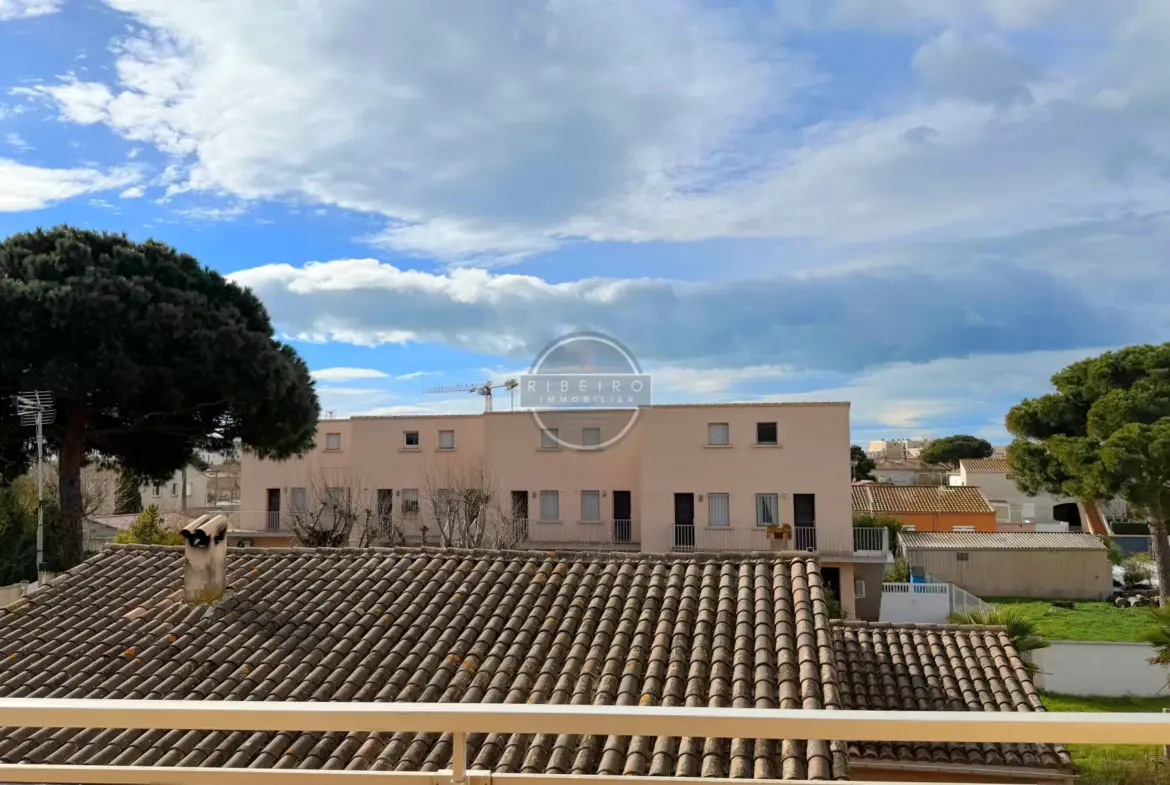 Appartement de type T2 à vendre au Grau d'Agde - Vue dégagée et terrasse 